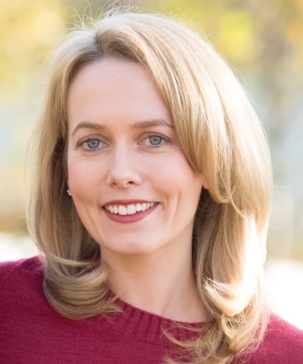 Amy Levinson Headshot